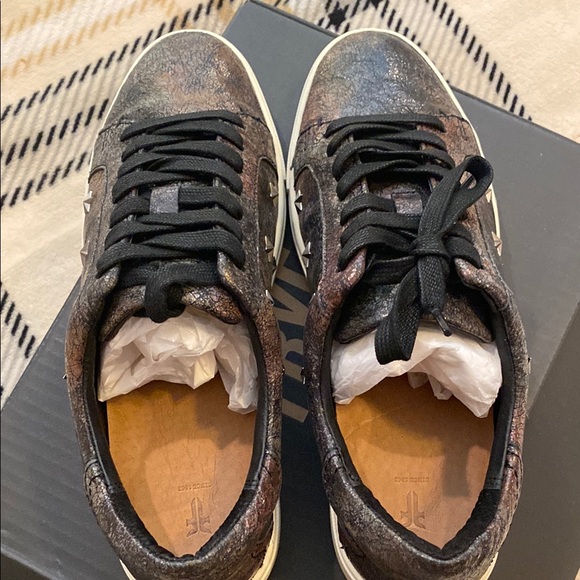 Frye Black Low-Top Sneakers with Unique Pattern - Picture 2 of 3